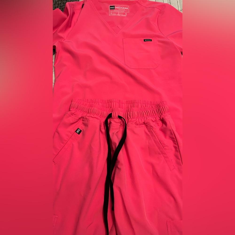 Medgear scrub set hot pink !